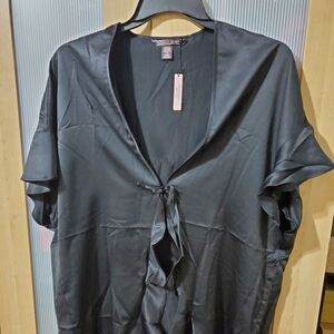 NWT Victoria's Secret Nlack Satin Robe, One Size‎
